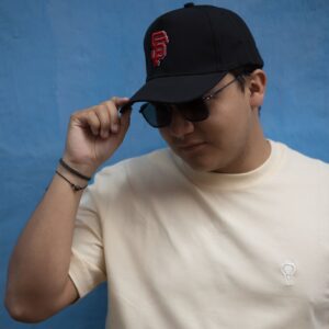 Gorra Negra Bordada